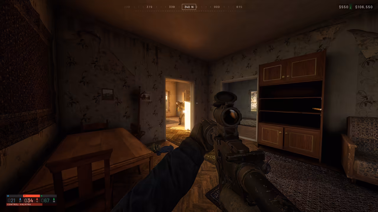 First-person view inside a run-down room with patterned wallpaper, a cabinet and a lit doorway; the bottom left shows blue 021 (27 players), red 034 (41) and green 067 (36) with Control: Valkyra, and the top right $550 and $106,550.